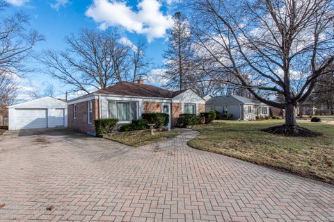 Tiny photo for 400 7th Avenue, Libertyville, IL 60048 (MLS # 12773025)