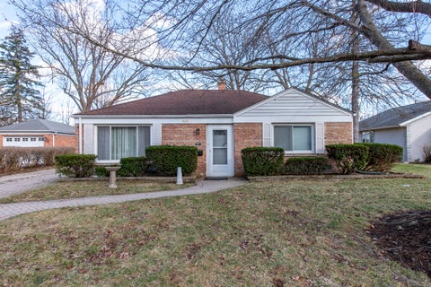 Photo of 400 7th Avenue, Libertyville, IL 60048 (MLS # 12773025)
