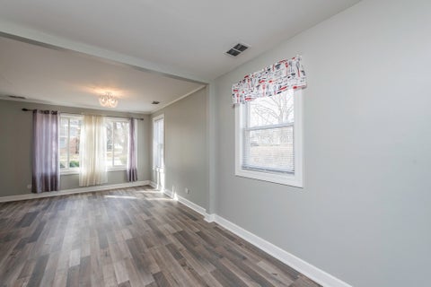 Tiny photo for 400 7th Avenue, Libertyville, IL 60048 (MLS # 12773025)