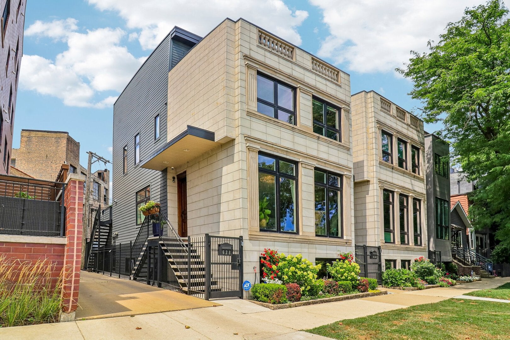 628 N Rockwell Street