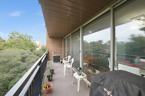 Tiny photo for 6020 Oakwood Drive #4A, Lisle, IL 60532 (MLS # 12758073)