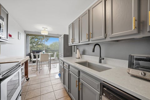 Tiny photo for 6020 Oakwood Drive #4A, Lisle, IL 60532 (MLS # 12758073)