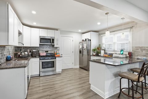 Tiny photo for 10906 Mcvicker Avenue, Chicago Ridge, IL 60415 (MLS # 12574704)