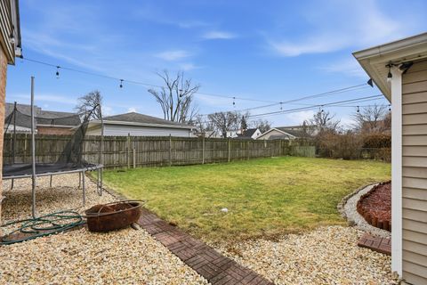 Tiny photo for 10906 Mcvicker Avenue, Chicago Ridge, IL 60415 (MLS # 12574704)