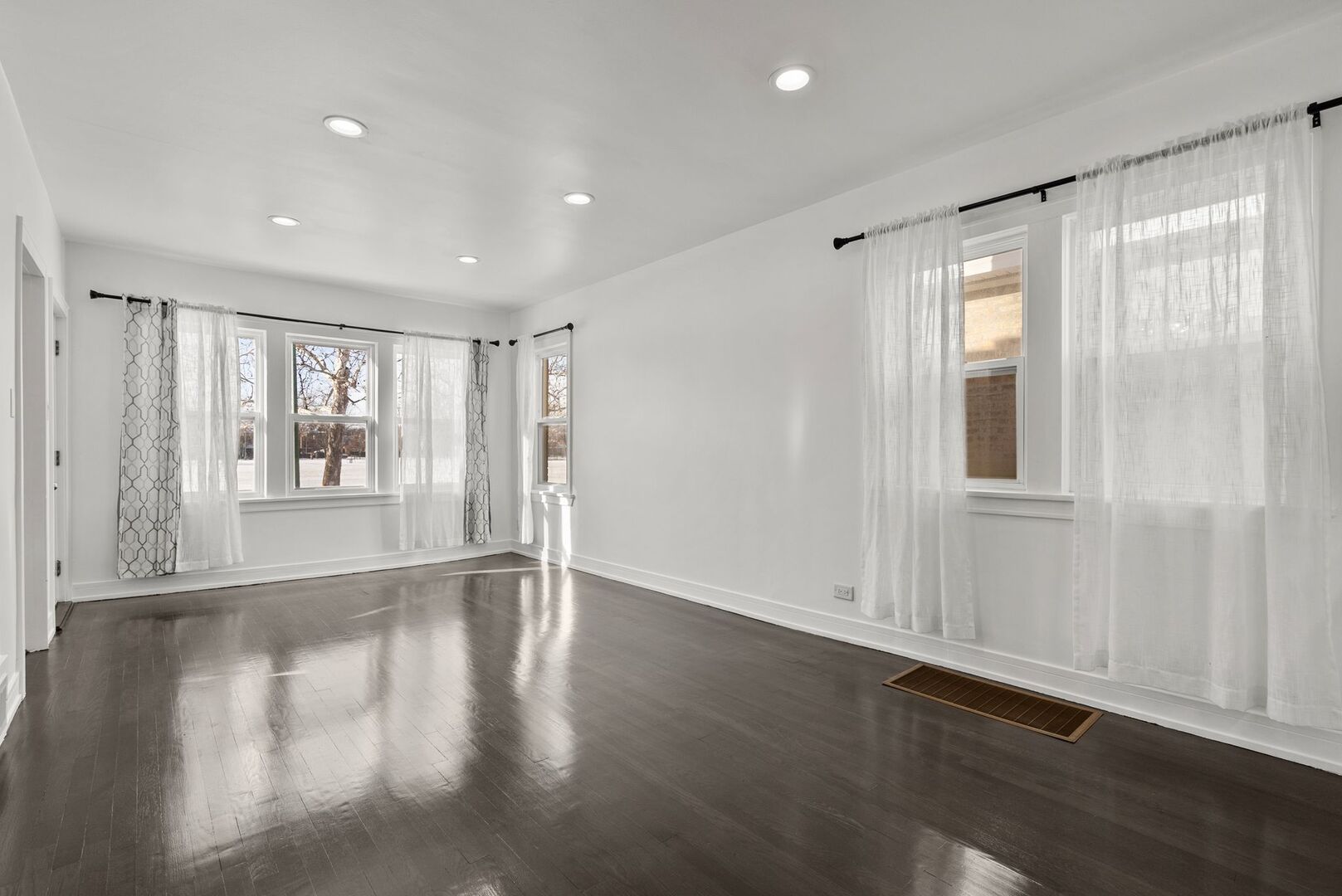 9133 S Racine Avenue