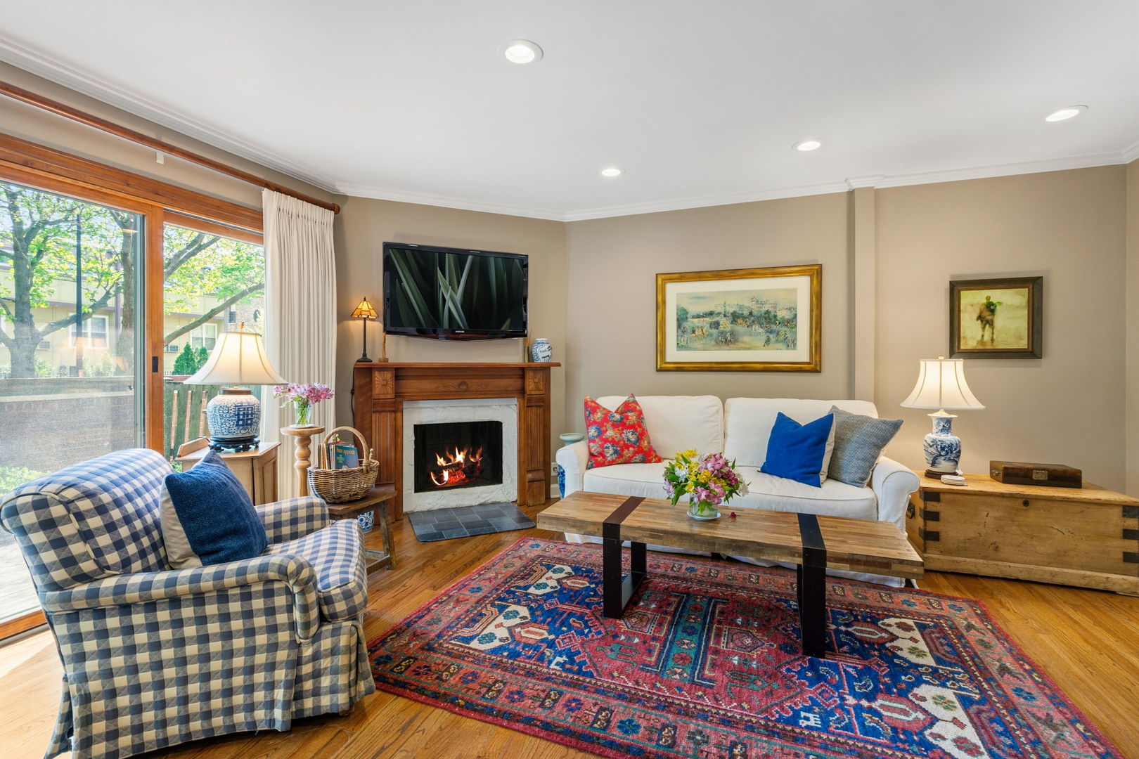 1930 N Larrabee Street