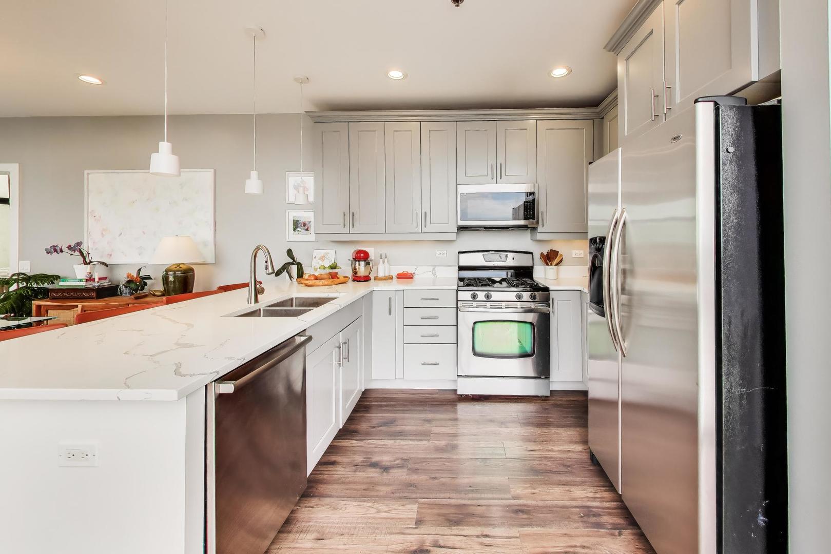 3946 N Ravenswood Avenue 605