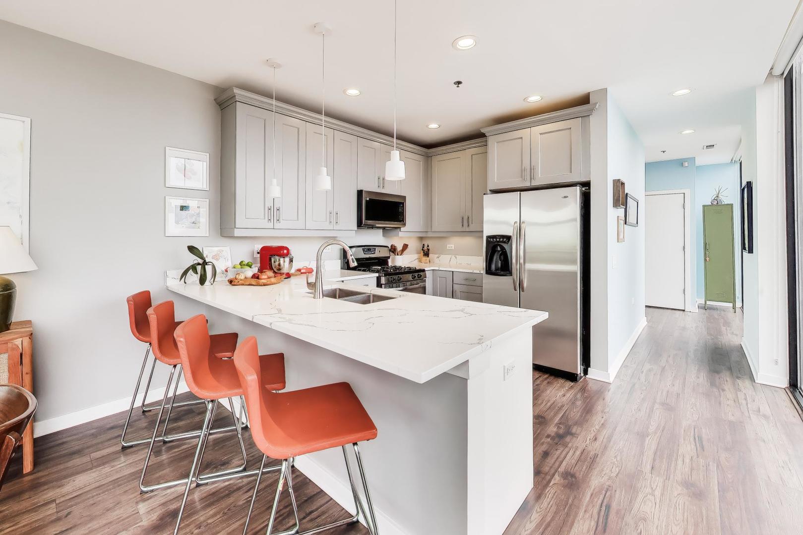 3946 N Ravenswood Avenue 605