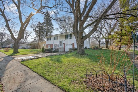 Tiny photo for 3915 Maple Avenue, McHenry, IL 60050 (MLS # 12594318)