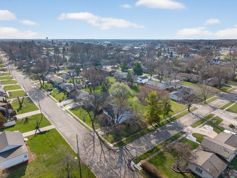 Tiny photo for 3915 Maple Avenue, McHenry, IL 60050 (MLS # 12594318)