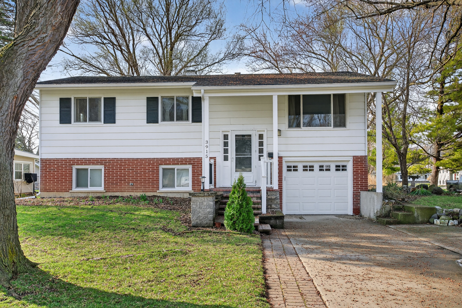 3915 Maple Avenue