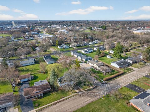 Tiny photo for 3915 Maple Avenue, McHenry, IL 60050 (MLS # 12594318)