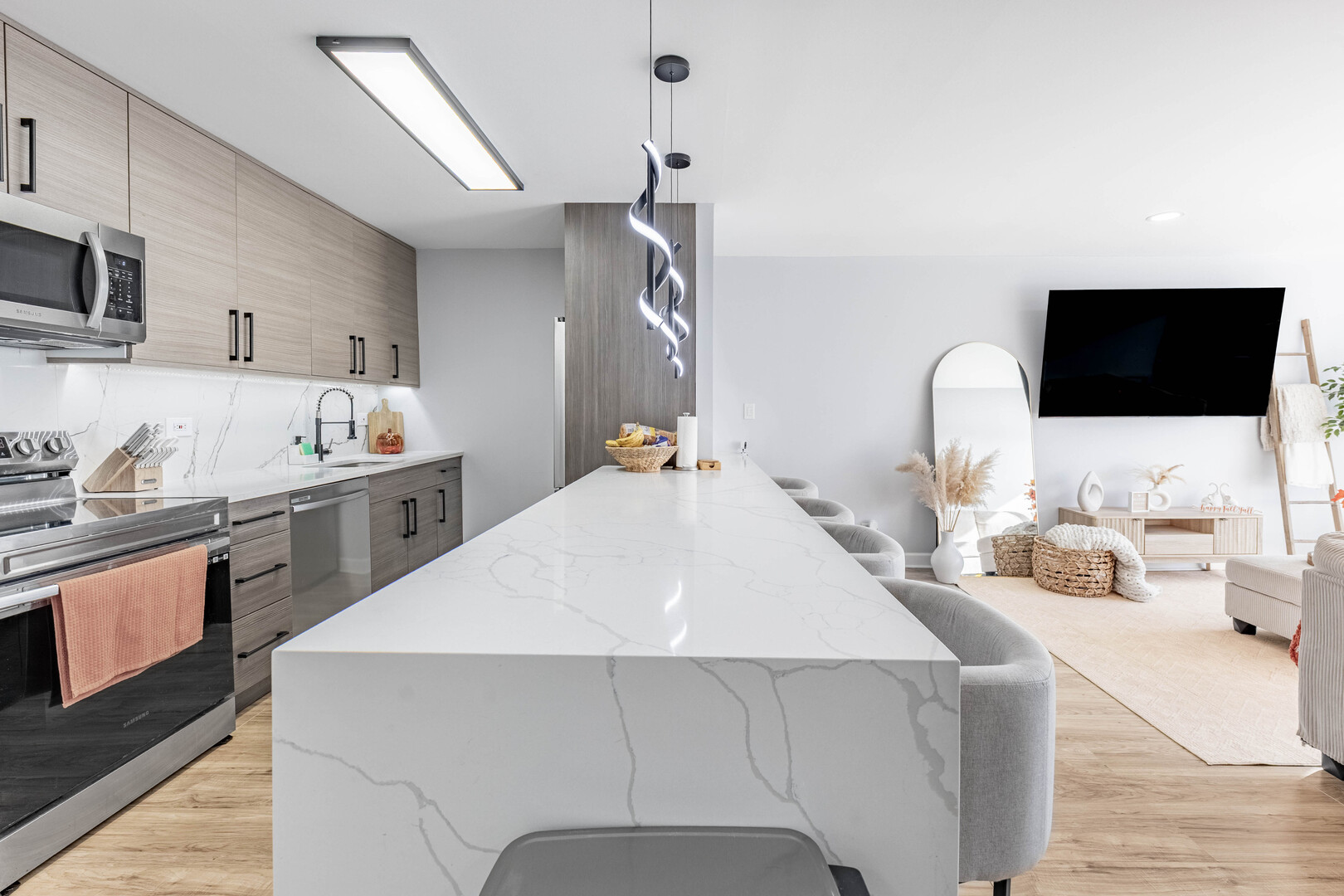 5455 N Sheridan Road 3906