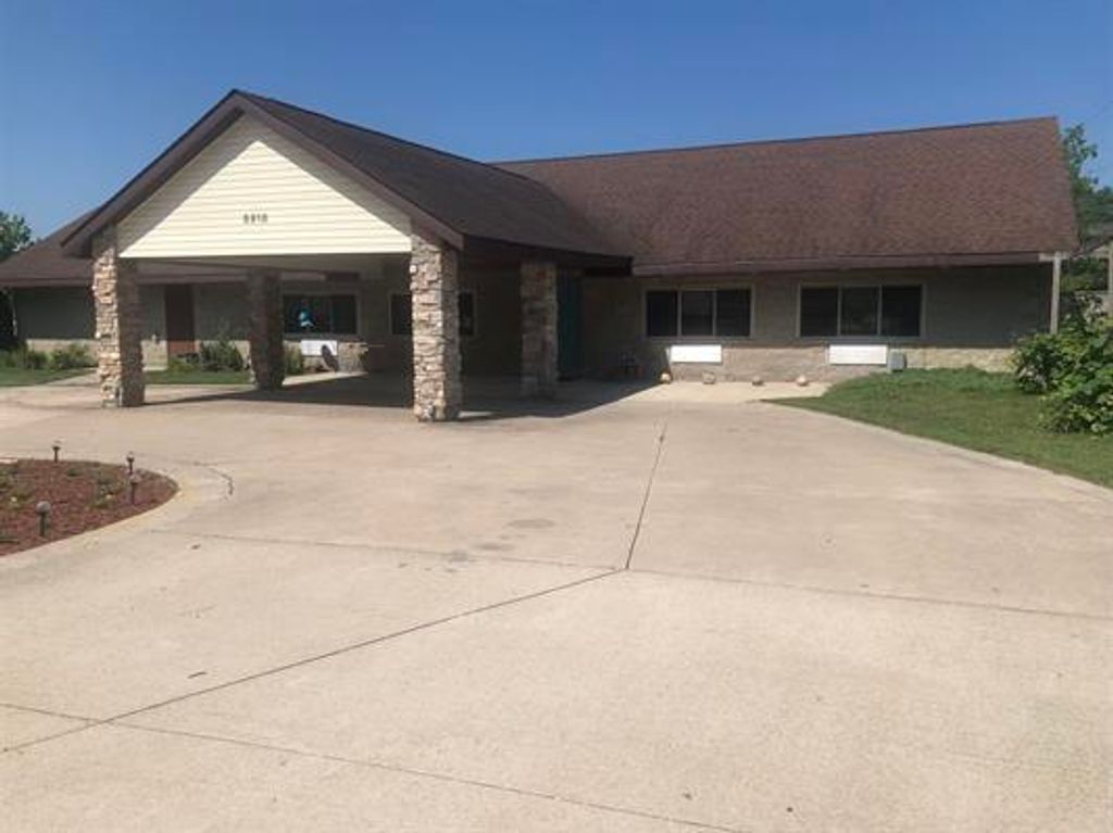 Photo for 5918 Park Ridge Road, Loves Park, IL 61111 (MLS # 12392923)