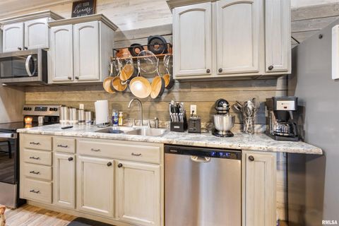 Tiny photo for 221 E Gore Street, Goreville, IL 62939 (MLS # EB460587)