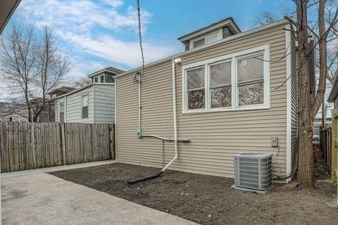 Tiny photo for 812 S Kilbourn Avenue, Chicago, IL 60624 (MLS # 12581649)