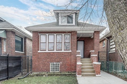 Tiny photo for 812 S Kilbourn Avenue, Chicago, IL 60624 (MLS # 12581649)