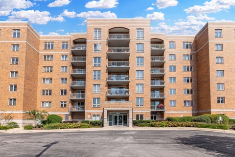 Photo of 6815 N Milwaukee Avenue #507, Niles, IL 60714 (MLS # 12744308)