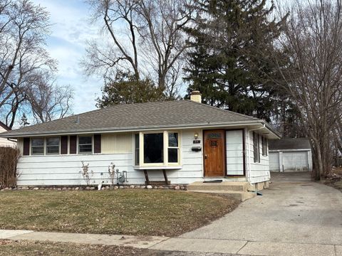 Photo of 115 N Greenview Avenue, Mundelein, IL 60060 (MLS # 12579387)
