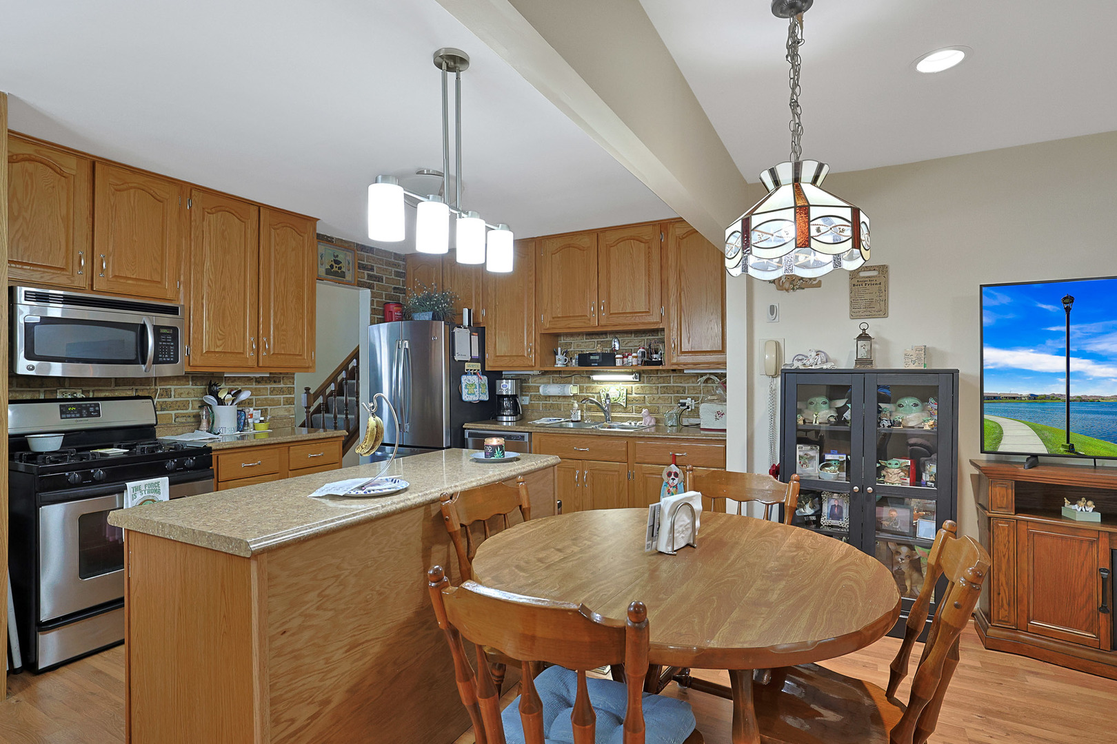 6857 Hawthorne Lane