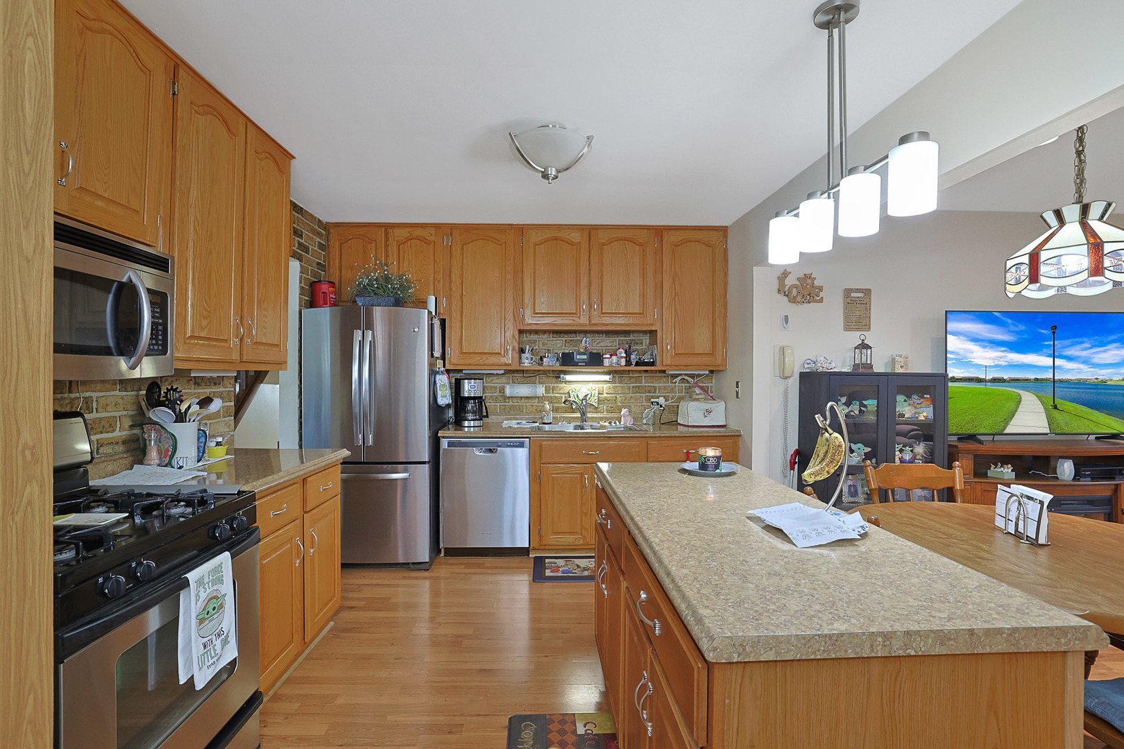 6857 Hawthorne Lane