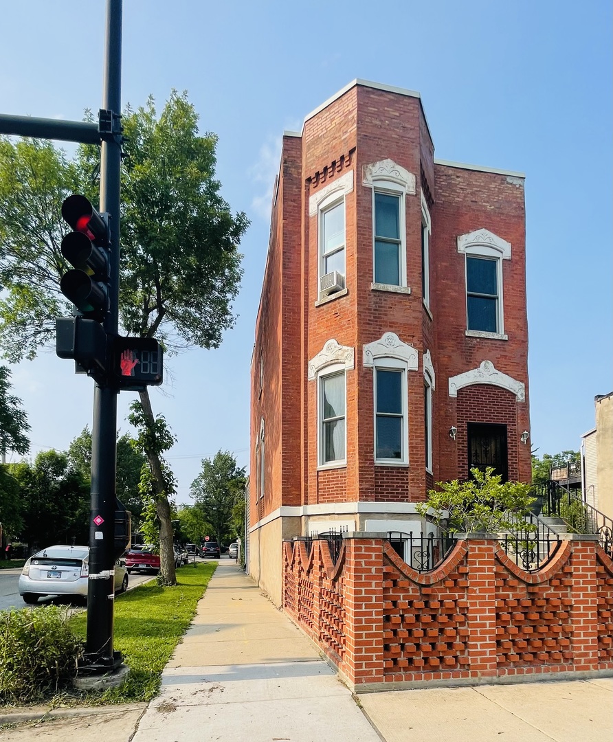 2058 W Washington Boulevard