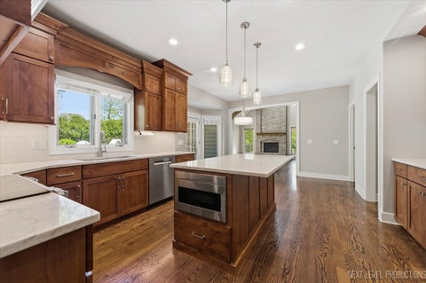 Tiny photo for 230 Persimmon Drive, St. Charles, IL 60174 (MLS # 12659052)
