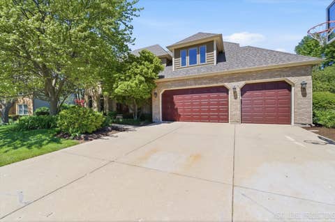 Tiny photo for 230 Persimmon Drive, St. Charles, IL 60174 (MLS # 12659052)