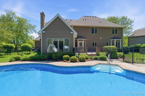 Tiny photo for 230 Persimmon Drive, St. Charles, IL 60174 (MLS # 12659052)