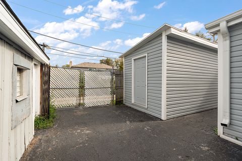 Tiny photo for 9827 Melvina Avenue, Oak Lawn, IL 60453 (MLS # 12635411)