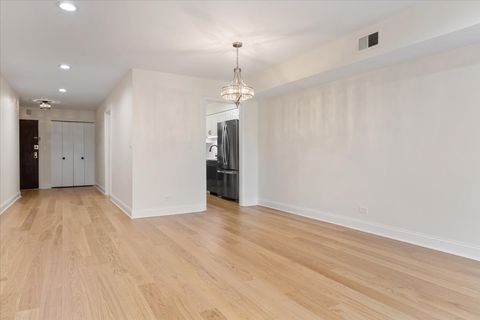 Tiny photo for 1500 OAK Avenue #4C, Evanston, IL 60201 (MLS # 12579817)