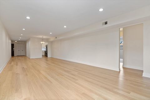 Tiny photo for 1500 OAK Avenue #4C, Evanston, IL 60201 (MLS # 12579817)