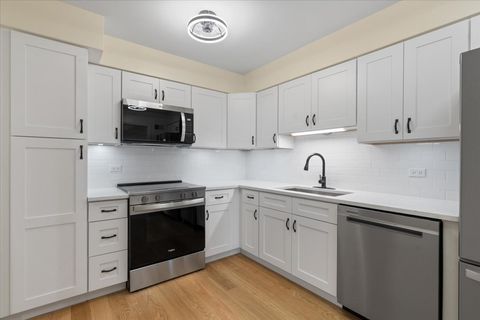 Tiny photo for 1500 OAK Avenue #4C, Evanston, IL 60201 (MLS # 12579817)