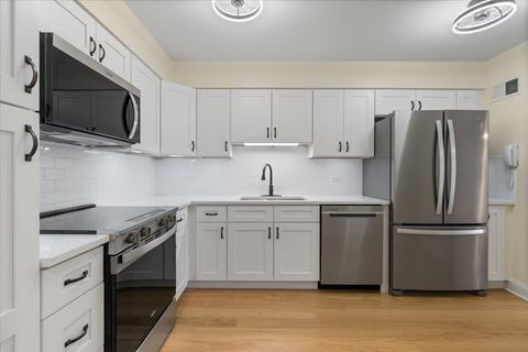 Tiny photo for 1500 OAK Avenue #4C, Evanston, IL 60201 (MLS # 12579817)