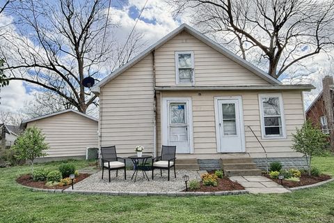 Tiny photo for 203 W 12th St, Metropolis, IL 62960 (MLS # 12594293)