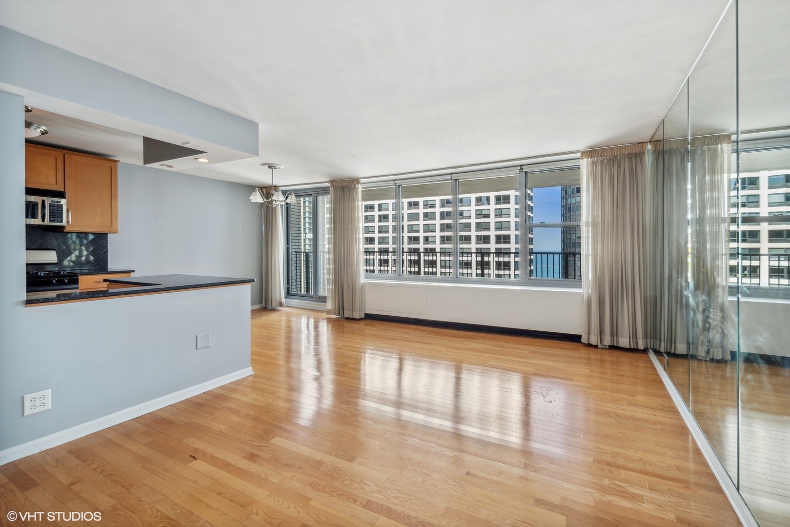 400 E Randolph Street 3527