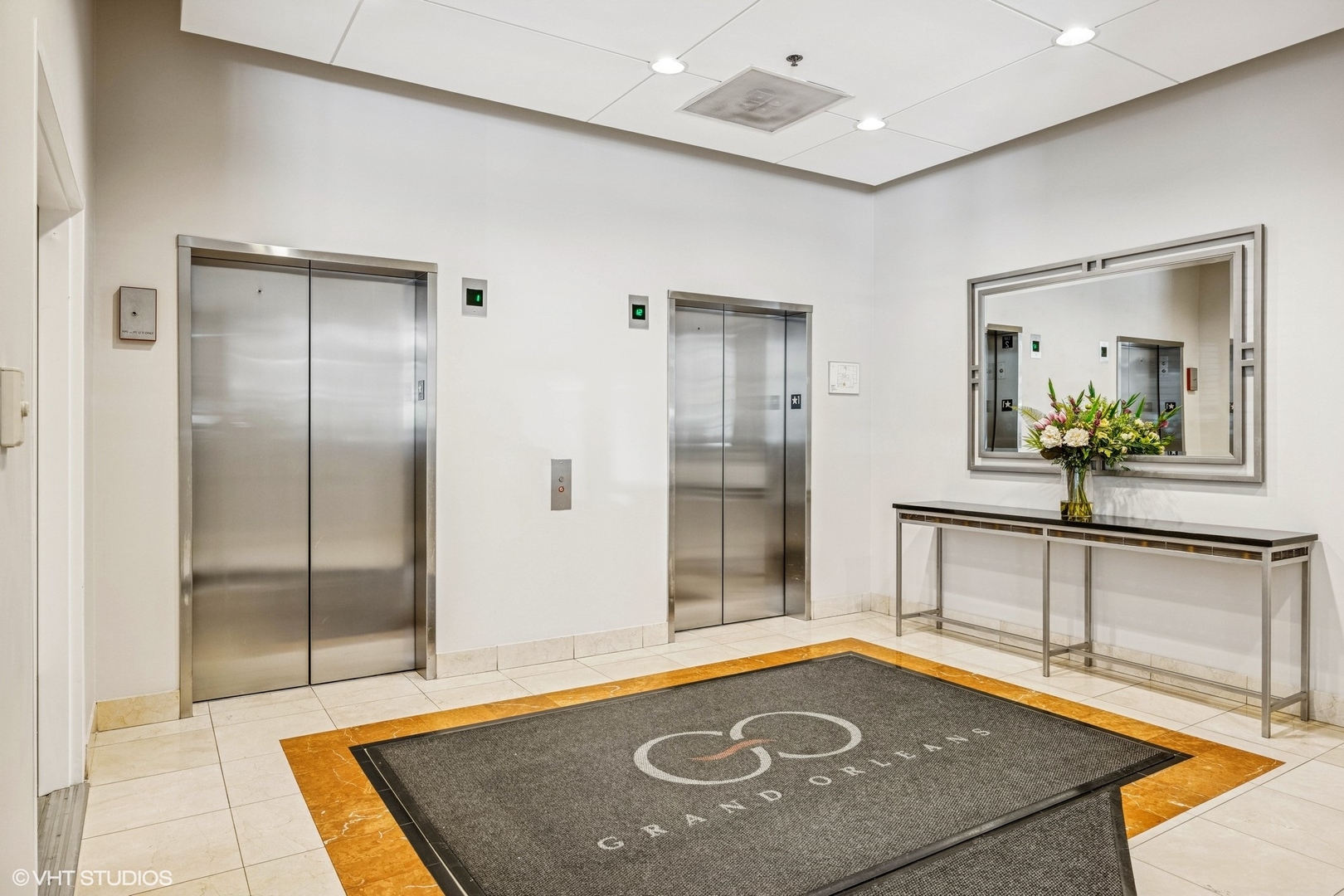 330 W GRAND Avenue 1303