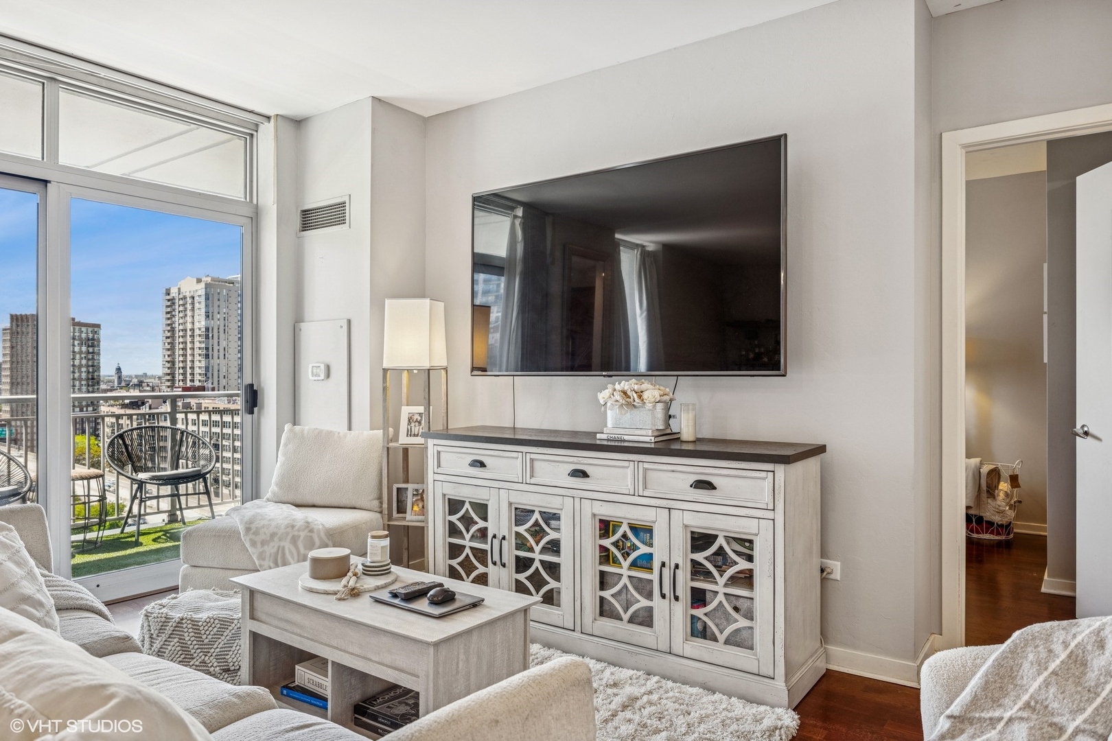 330 W GRAND Avenue 1303