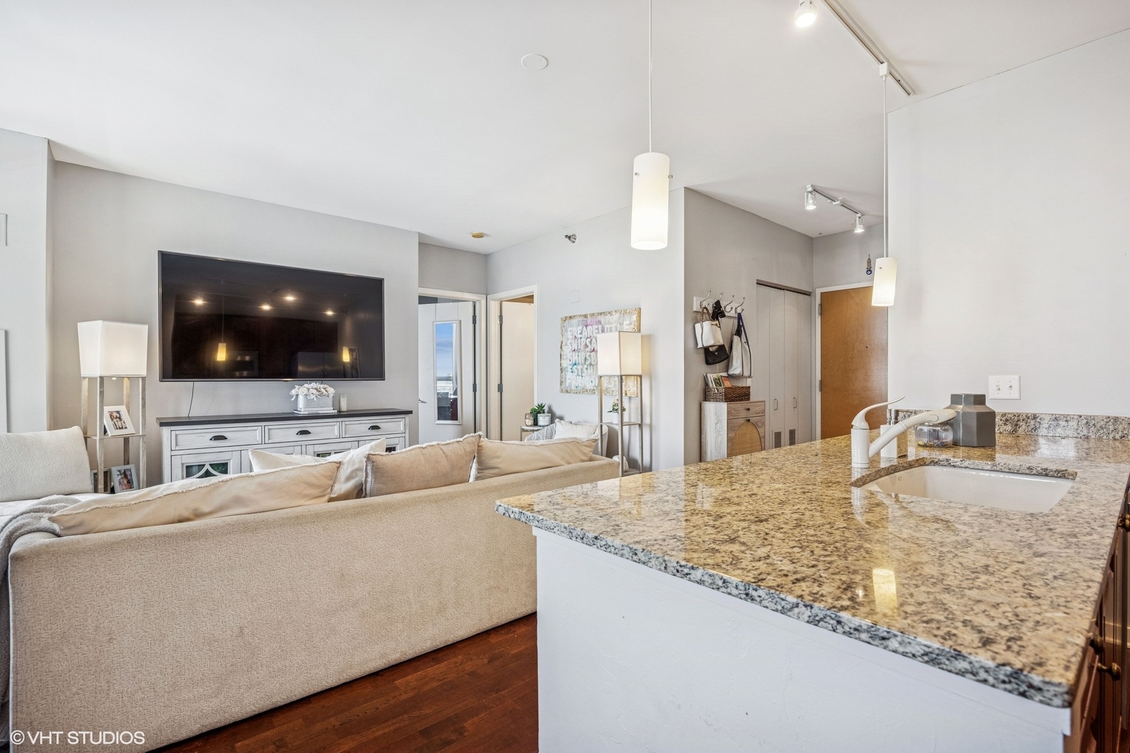 330 W GRAND Avenue 1303