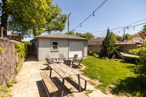 Tiny photo for 920 N Lombard Avenue, Oak Park, IL 60302 (MLS # 12650707)