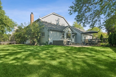 Tiny photo for 634 Raintree Road, Buffalo Grove, IL 60089 (MLS # 12713888)