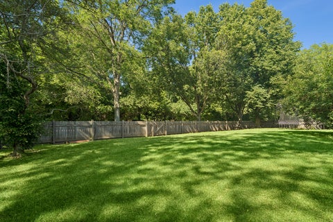Tiny photo for 634 Raintree Road, Buffalo Grove, IL 60089 (MLS # 12713888)