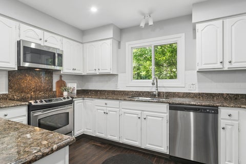 Tiny photo for 634 Raintree Road, Buffalo Grove, IL 60089 (MLS # 12713888)
