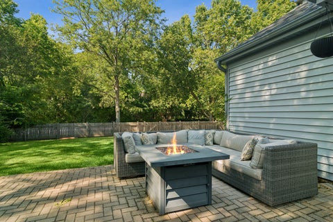 Tiny photo for 634 Raintree Road, Buffalo Grove, IL 60089 (MLS # 12713888)