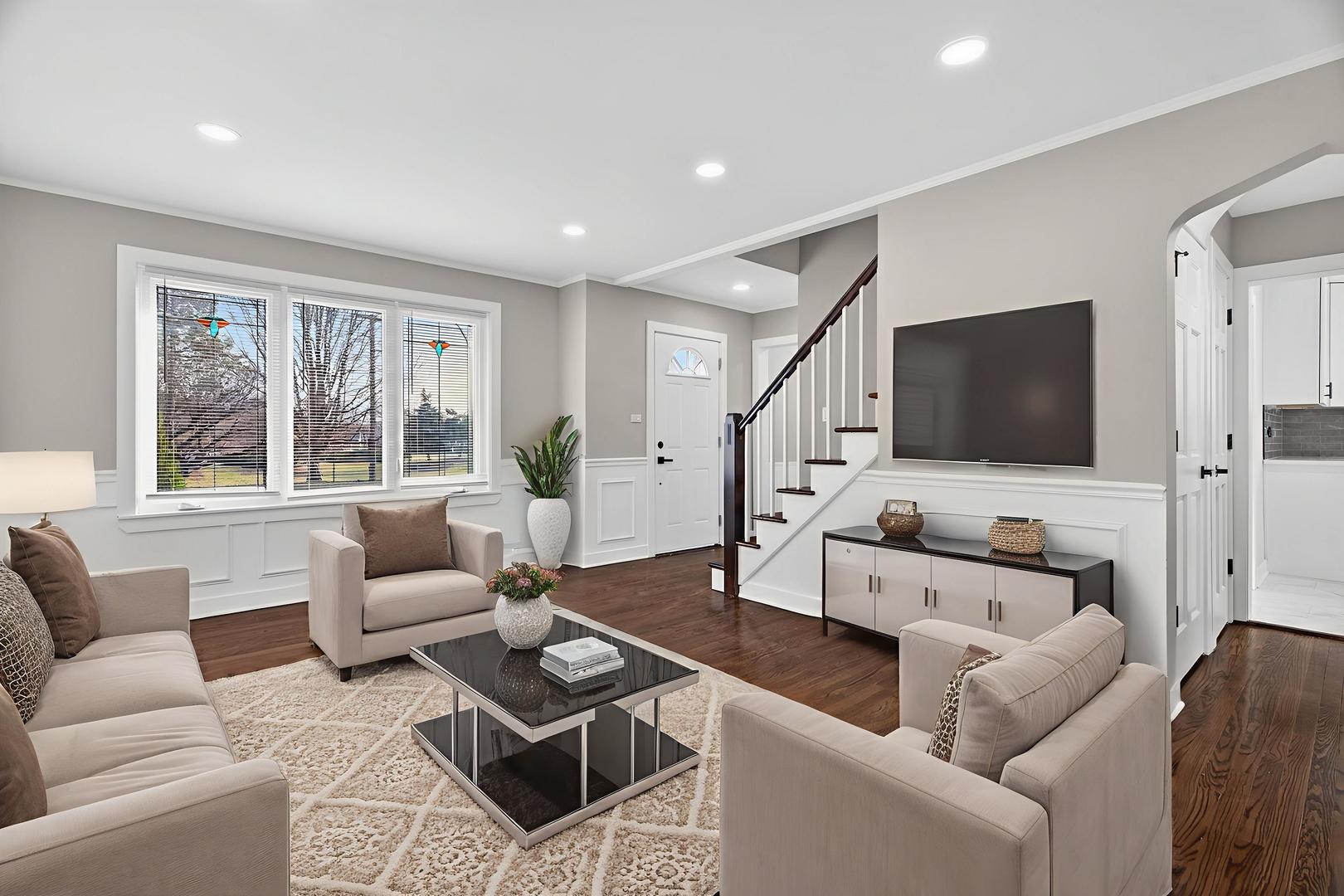 6046 N Oriole Avenue