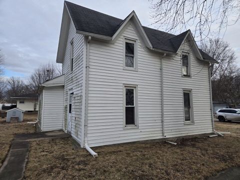 Tiny photo for 401 NE 3rd Street, Aledo, IL 61231 (MLS # 12573589)