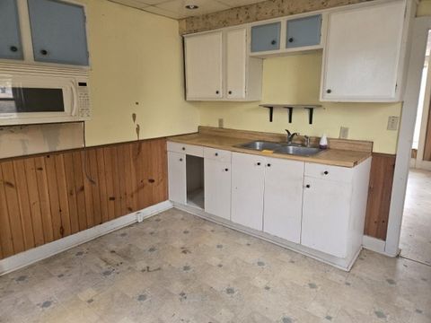 Tiny photo for 401 NE 3rd Street, Aledo, IL 61231 (MLS # 12573589)