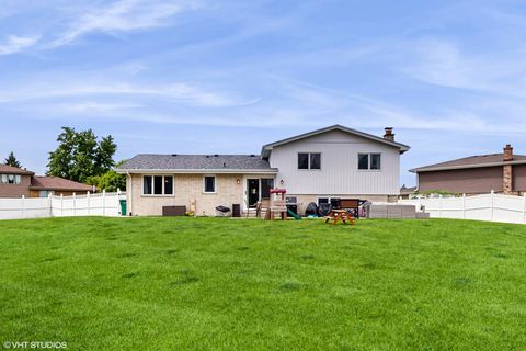 Tiny photo for 15233 LAWRENCE Court, Orland Park, IL 60462 (MLS # 12396927)