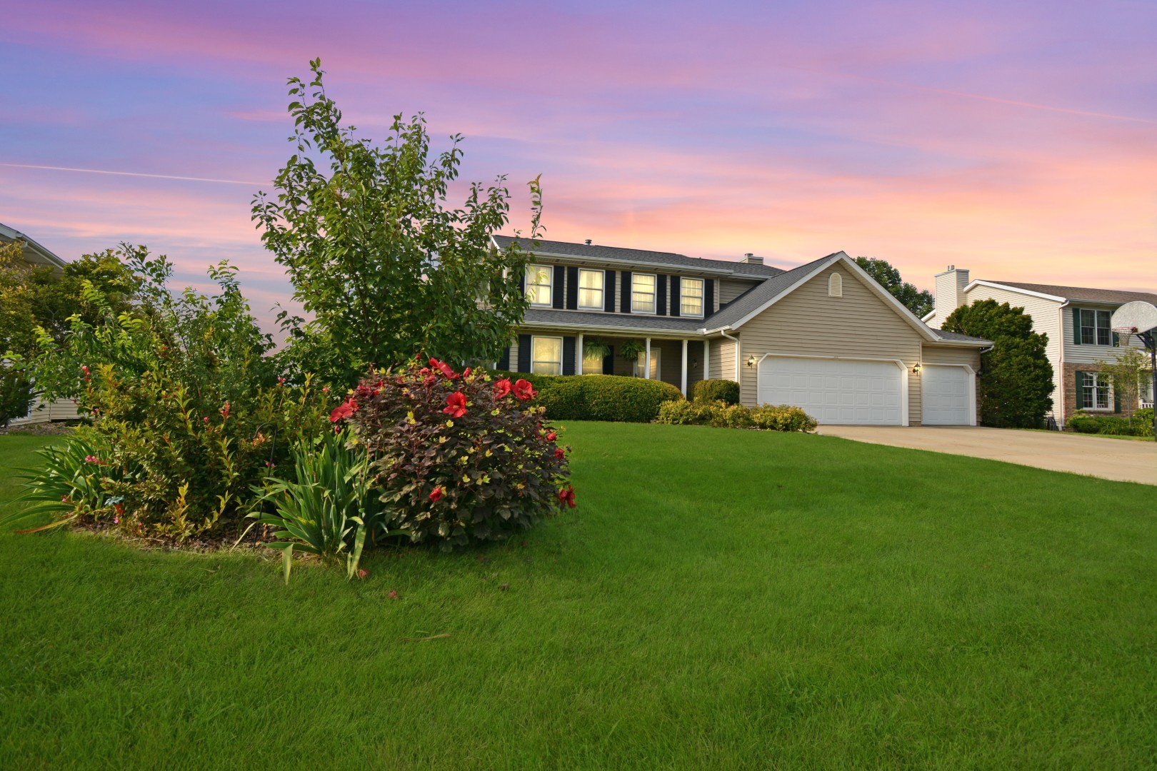 Normal, Illinois 61761, United States, 4 Bedrooms Bedrooms, ,3 BathroomsBathrooms,Residential,Active,186121