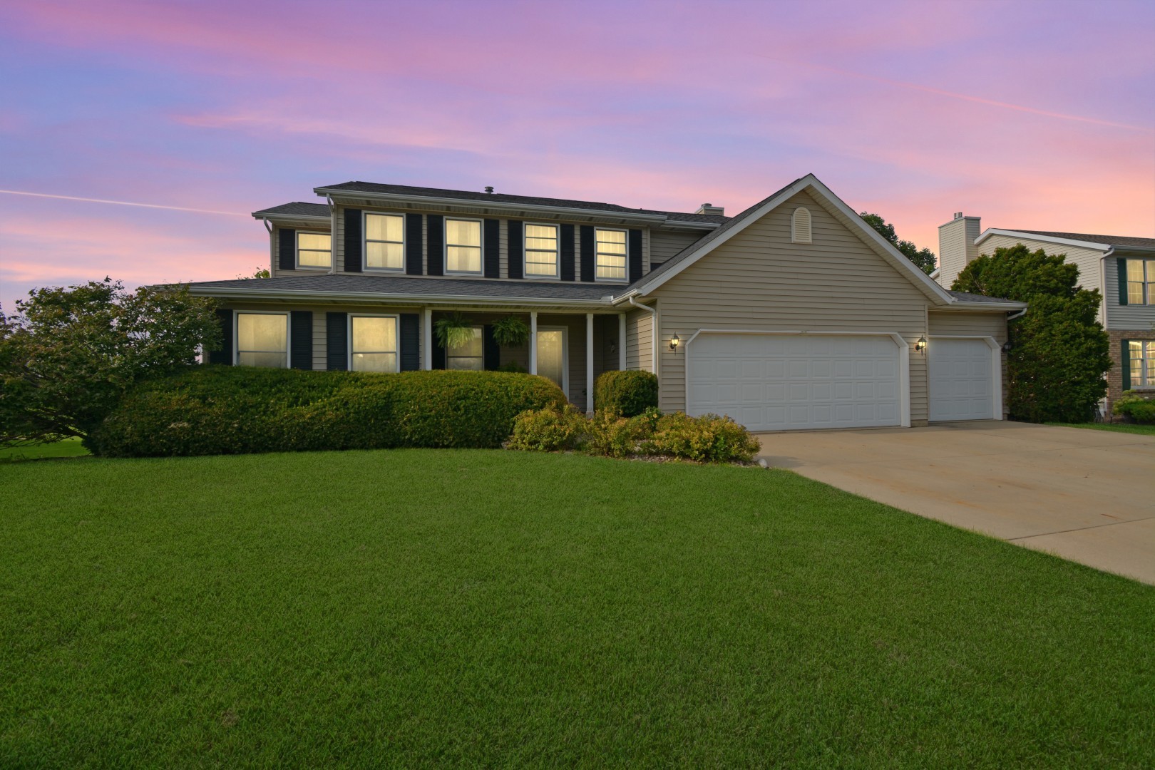 Normal, Illinois 61761, United States, 4 Bedrooms Bedrooms, ,3 BathroomsBathrooms,Residential,Active,186121